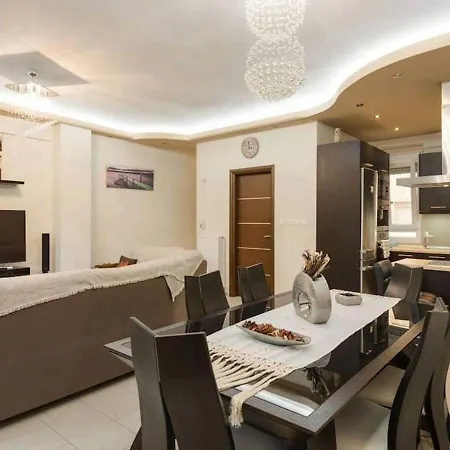 Apartamento Socrates & Froso's Lovely Maisonette *